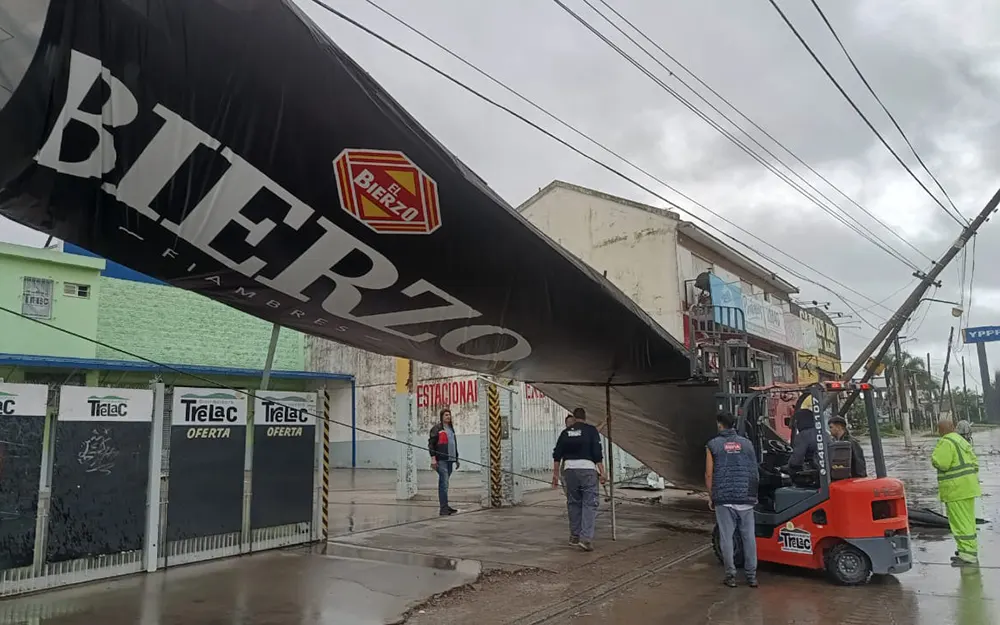 El violento temporal que azotó al AMBA causó múltiples destrozos en Escobar