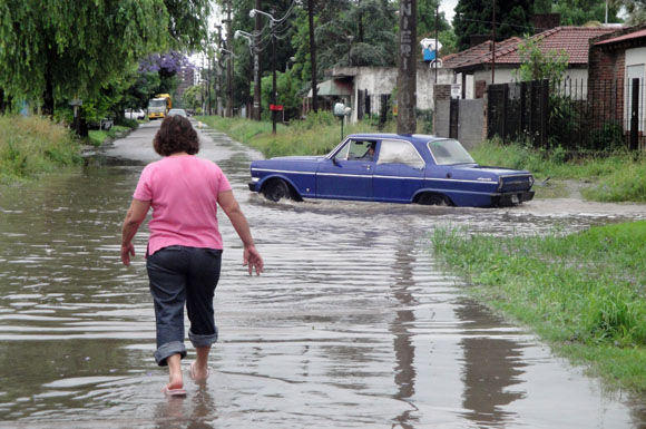 “Esquina inundada en barrio Stone”