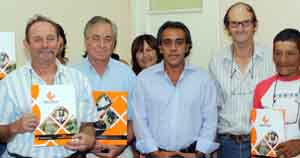 Dan subsidios a productores de miel y microemprendedores