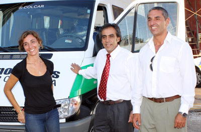 Por la ley de cheques, la escuela especial 502 recibió un minibús