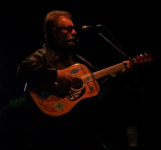 Con un emotivo recital, León Gieco cerró los festejos por el 52º aniversario del partido de Escobar