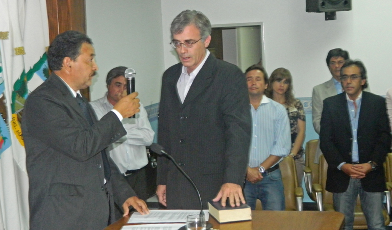 Juraron y asumieron los consejeros escolares electos en octubre