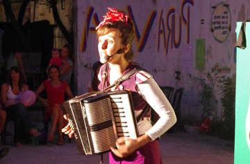 “Vamos a terminar de construir este centro cultural cueste lo que cueste”