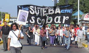 Docentes de Escobar marcharon en memoria de Carlos Fuentealba