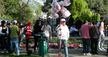 Los jóvenes salieron a festejar el Día del Estudiante y la llegada de la primavera