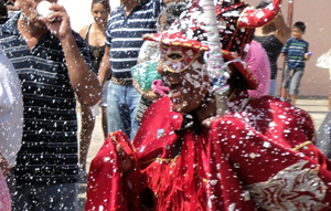 Una vez más, la alegría del tradicional carnaval jujeño se hizo presente en Garín