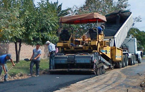 Más cuadras de asfalto en distintos barrios de Garín