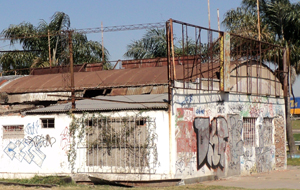 Desalojan a doce personas que usurpaban un inmueble en la entrada de Escobar