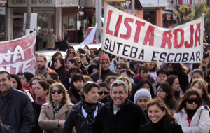 Multitudinaria manifestación docente en reclamo de seguridad en las escuelas