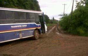 Anuncian un desembolso de $18 millones para asfaltar el acceso a la escuela de Torres