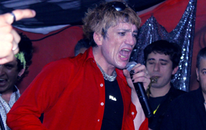 «Pity» Alvarez volvió a los escenarios con dos recitales «íntimos» en Escobar