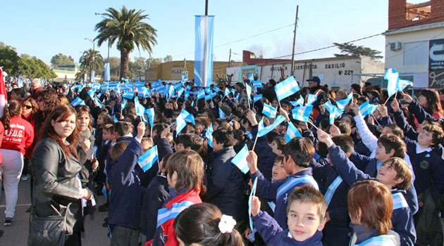 Festejos por el Día de la Bandera y el 122º aniversario de Garín