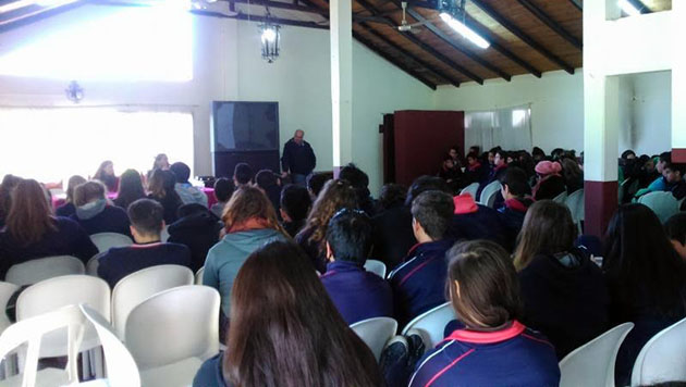 Precandidatos del FIT presentaron sus propuestas en la escuela de Ymcahuasi