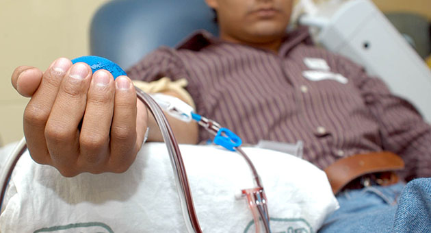 Campaña de donación de sangre para el Garrahan en la plaza de Escobar