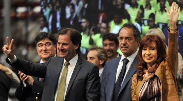 Visita oficial. Cristina Fernández de Kirchner junto a Daniel Scioli, Carlos Zannini y Ariel Sujarchuk en Garín.