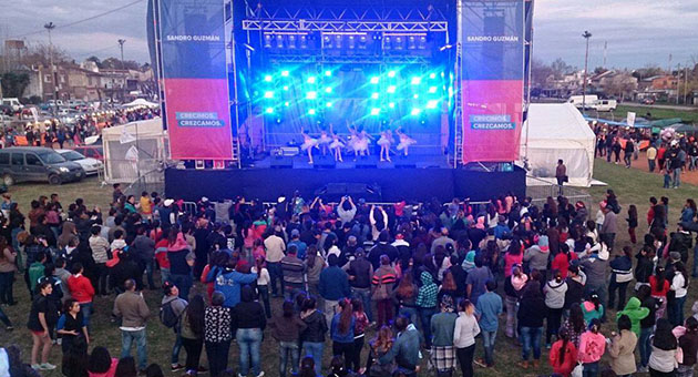 Acto protocolar y festival artístico por el aniversario de Maquinista Savio