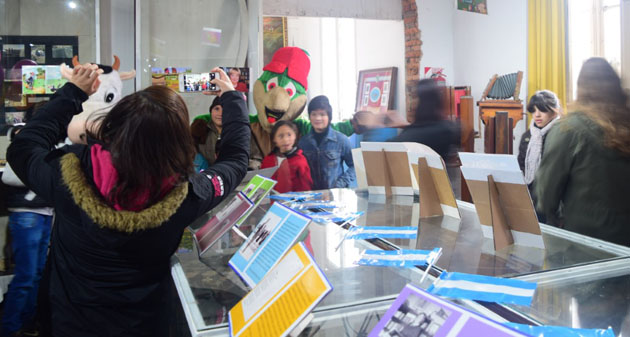 Exposición sobre María Elena Walsh en el museo municipal de Escobar