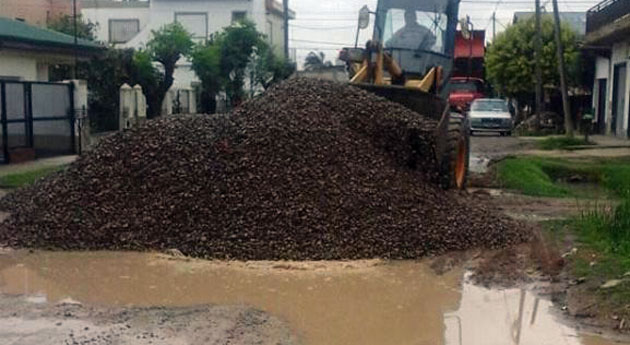 Reclamo por mal estado de calles en el barrio Lambertuchi
