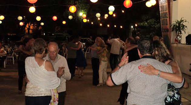 Un clásico de enero: Bailongo familiar en la Sociedad Cosmopolita de Escobar