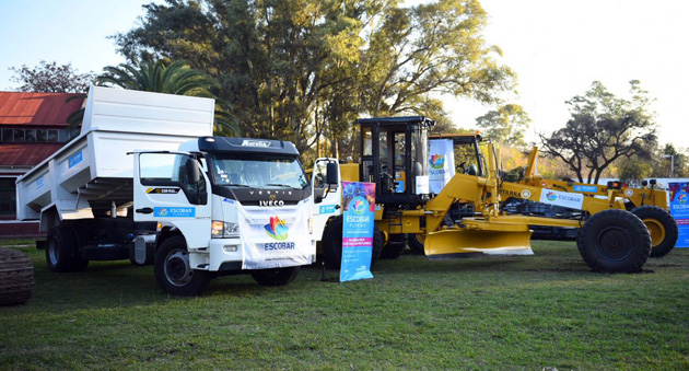 El Municipio presentó una nueva flota de maquinarias adquirida con fondos propios