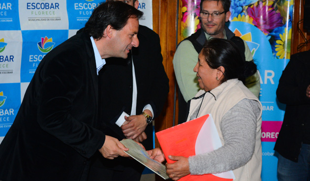 El Intendente le entregó la habilitación definitiva a 200 comercios minoristas