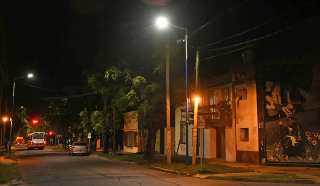 Colocaron nuevas luminarias públicas a lo largo de las calles Travi y Mendoza