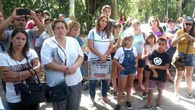 Marcha docente en Escobar para repudiar el posible cierre de grados y cursos