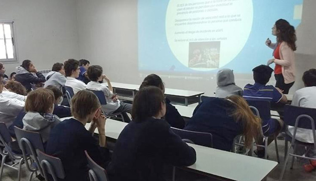 Dan charlas sobre educación vial en escuelas primarias y secundarias