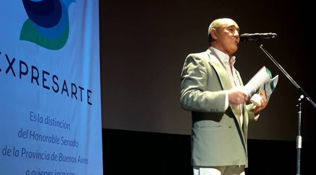 El escobarense Juan Carlos Villalba recibió un premio del Senado provincial