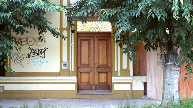 fachada cesar diaz Fachada de la casona escobarense donde vivió César Díaz, ubicada sobre la calle homónima