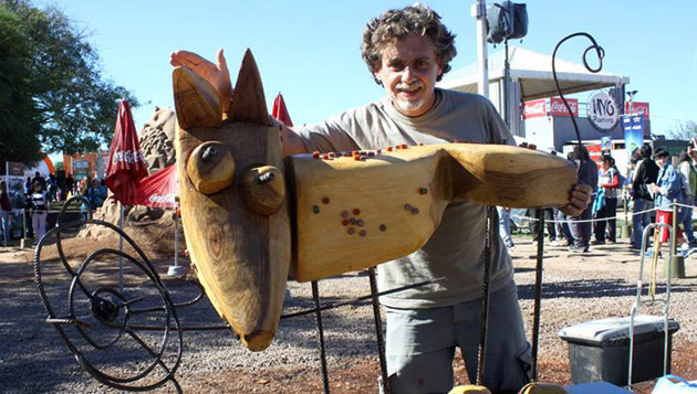 El escultor Quique Gurevich expone sus obras en el Howard Johnson