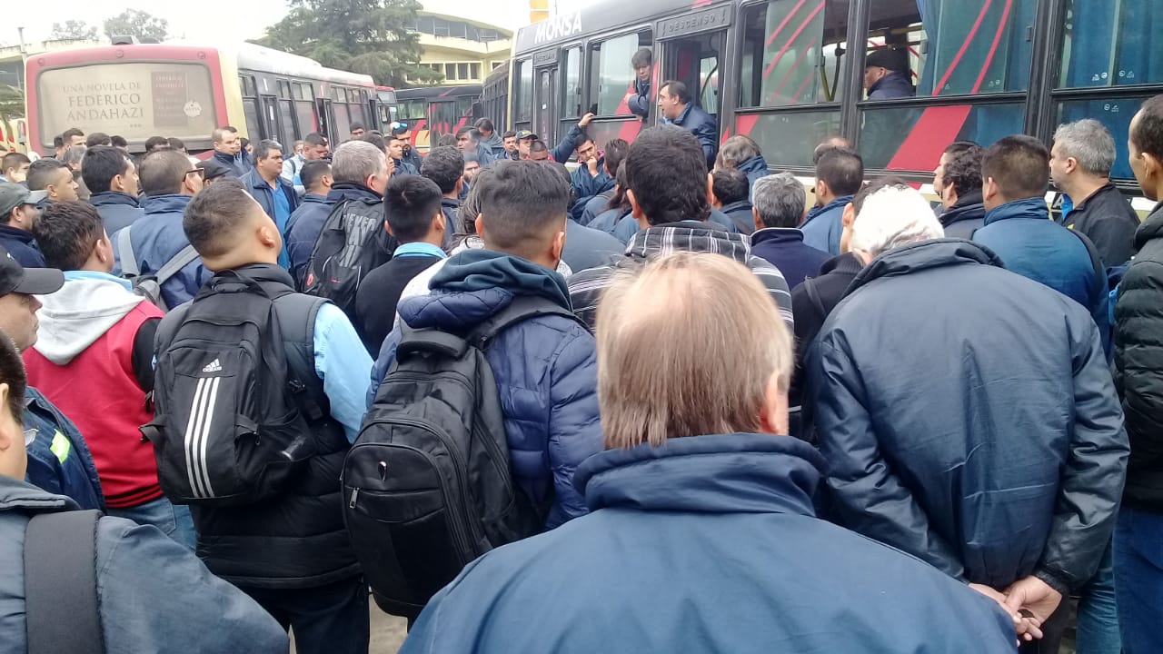 Compás de espera: Choferes de la línea 60 aceptaron levantar el paro