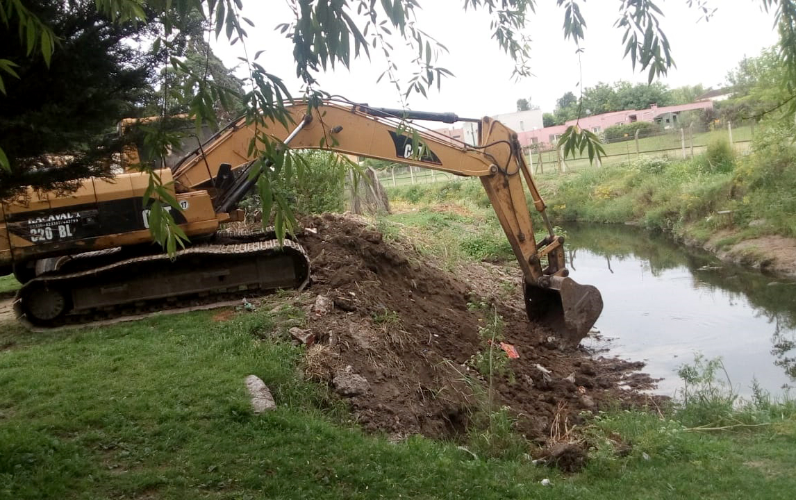 Limpian el Arroyo Garín y un zanjón que desemboca en el Arroyo Burgueño