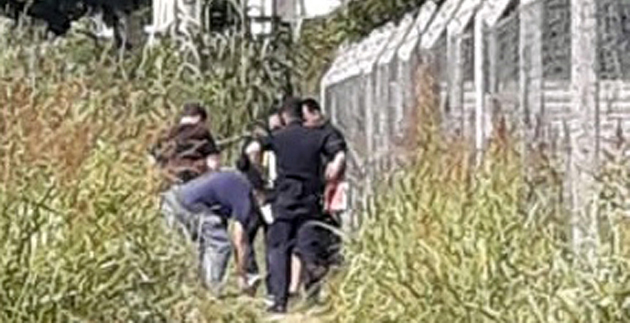 Hallan a un hombre asesinado a golpes en un descampado del barrio Philips