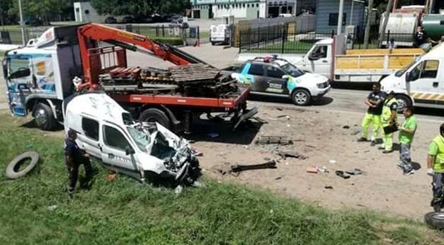 Impresionante y trágico accidente en Loma Verde: falleció un conductor
