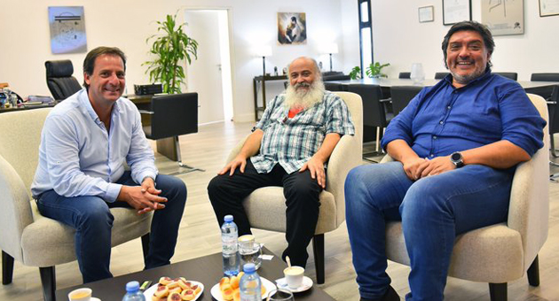 El intendente Ariel Sujarchuk recibió al dirigente social Emilio Pérsico