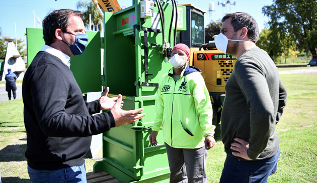 Juan Cabandié visitó Escobar y entregó equipamiento para fortalecer el reciclaje