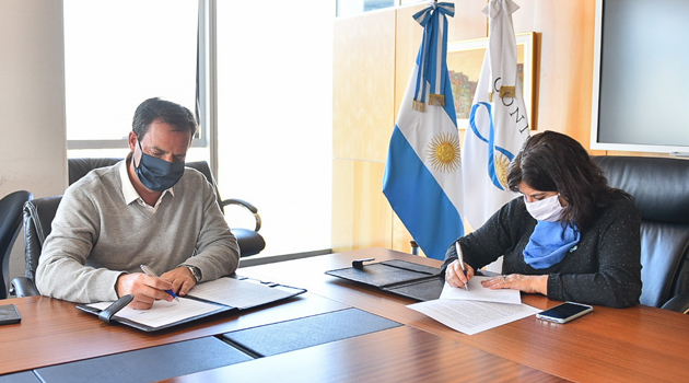 Sujarchuk firmó un acuerdo de cooperación mutua entre el Municipio y el Conicet