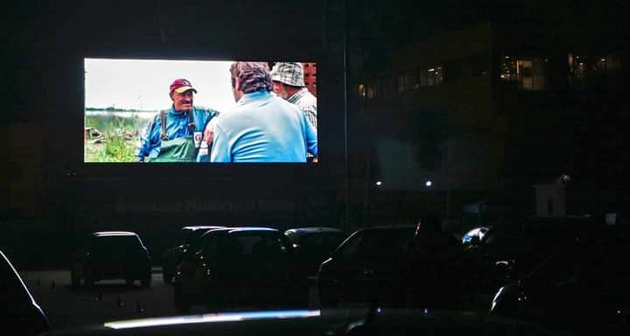 Ya comenzó a funcionar el autocine municipal en el Maschwitz Mall