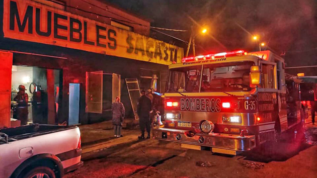 Bomberos de Garín apagaron un incendio en el edificio de Muebles Sagasti