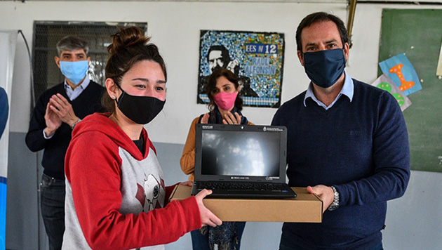 El Intendente entregó 55 netbooks en la Escuela Secundaria Nº12 de Loma Verde