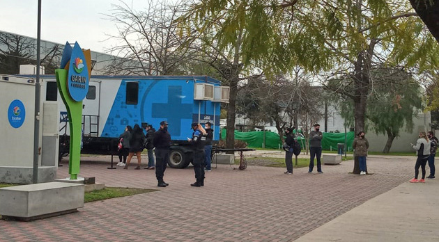 Implementan una nueva modalidad para acelerar los hisopados de Covid-19