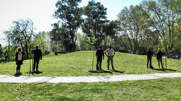 Día de la Primavera: Plantaron 30 árboles en la plaza de la estación de Maschwitz