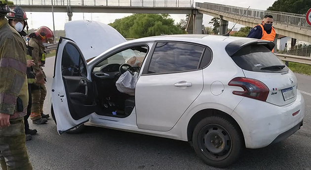 Conductor tuvo un accidente en la Panamericana y dejó el auto abandonado