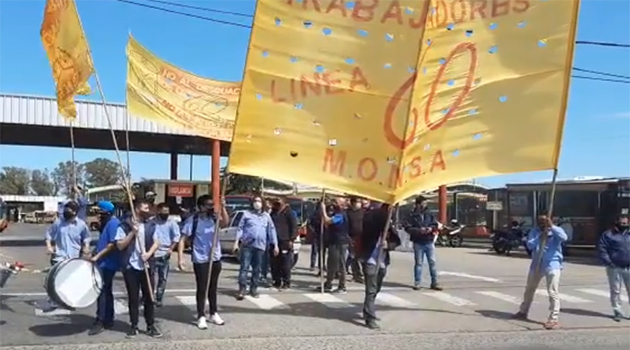Protesta de choferes de la línea 60: reclaman un sueldo básico de $100.000