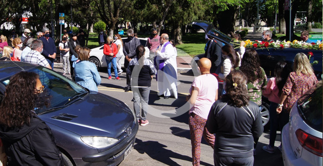 Lágrimas, cantos, bocinazos y flores: El conmovedor adiós a Luisito Civitarese