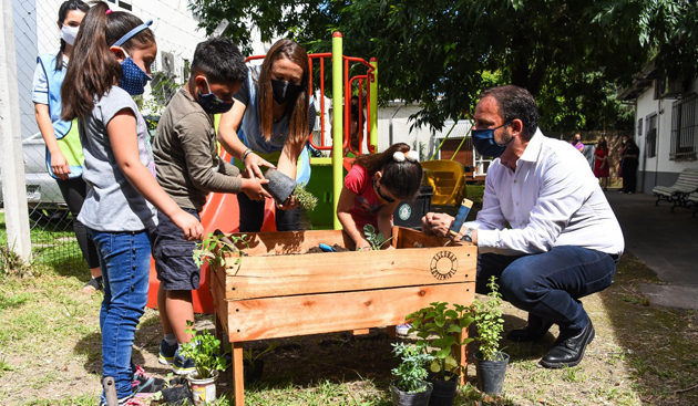 El Intendente visitó el Jardín de Infantes Municipal de Loma Verde