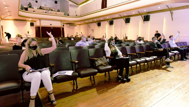 El Concejo aprobó por unanimidad la prohibición de la pirotecnia sonora