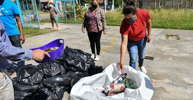 Ecobotellas: recolectaron 11 mil kilos y los usarán para hacer mobiliario urbano
