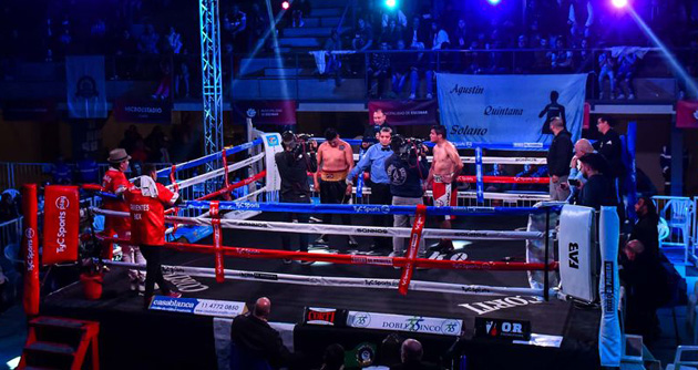 Velada de boxeo internacional en el microestadio municipal de Garín